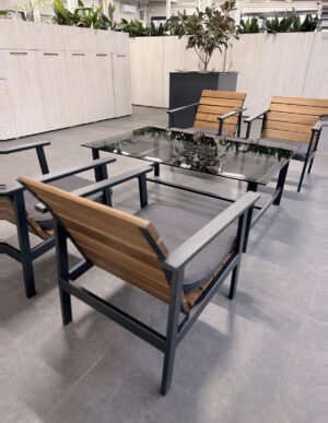 Set 4 stolice i sto